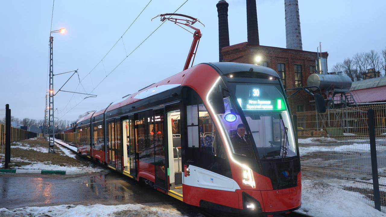 Первый туристический трамвай Санкт-Петербурга изменил траекторию в связи с ремонтом