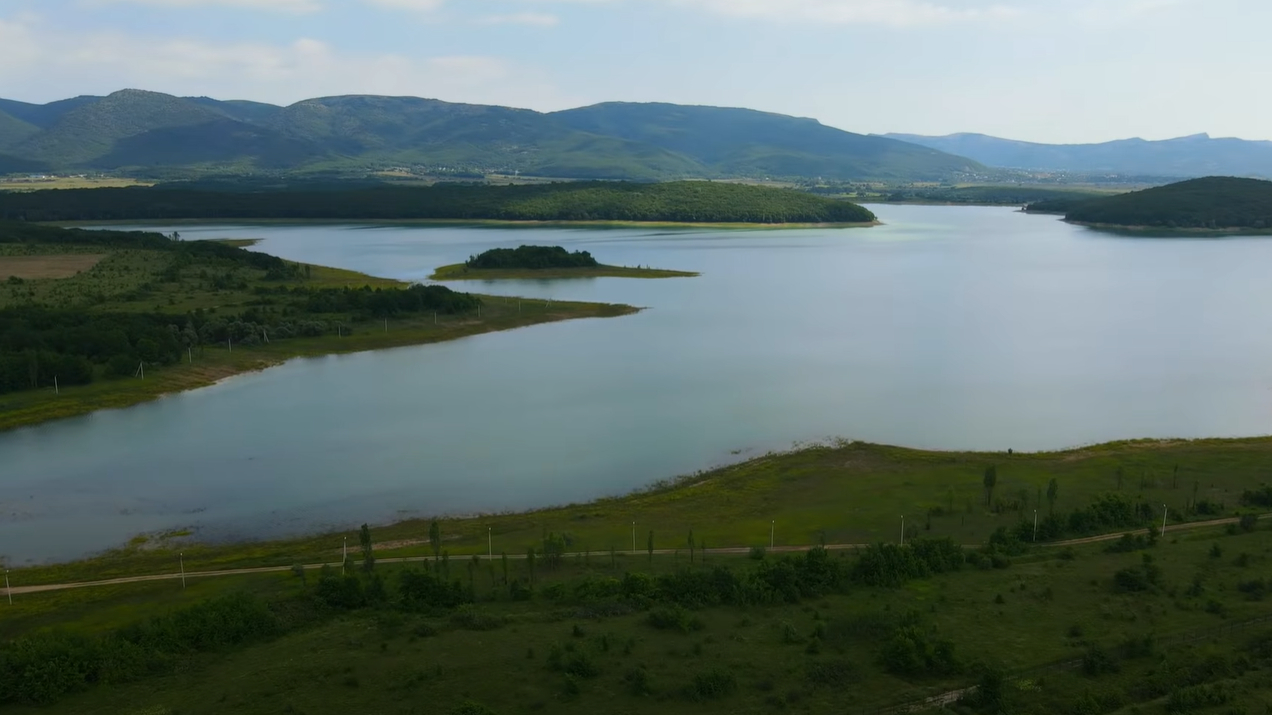 На Крещение во время молебна осветили Чернореченское водохранилище в Севастополе