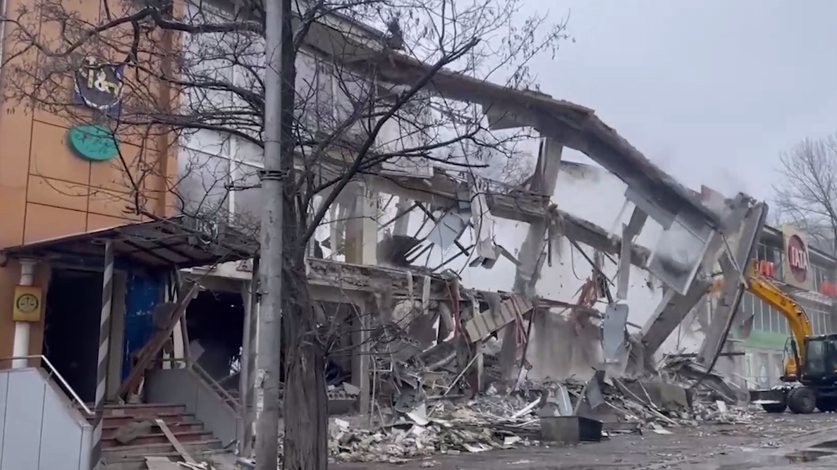 При обстреле Калининского района Донецка погибло минимум три человека