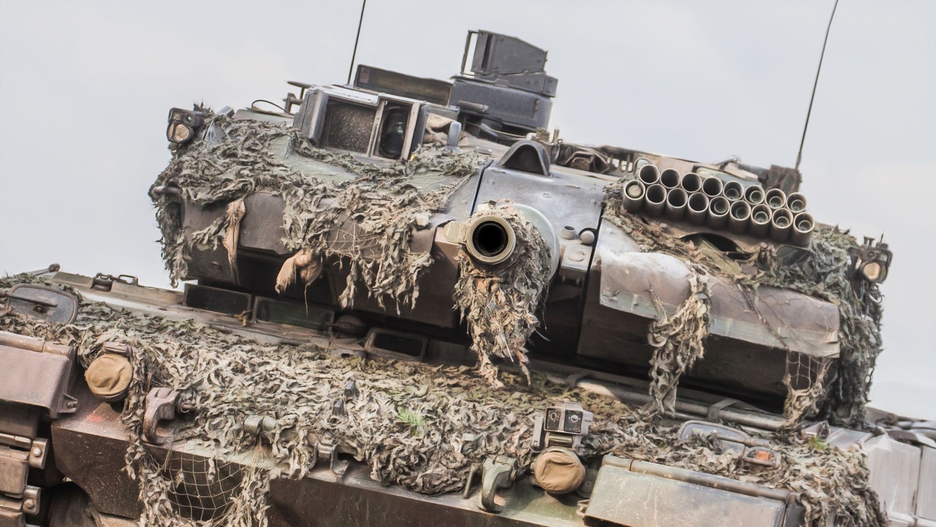 Чехия больше не может помогать Украине военной техникой