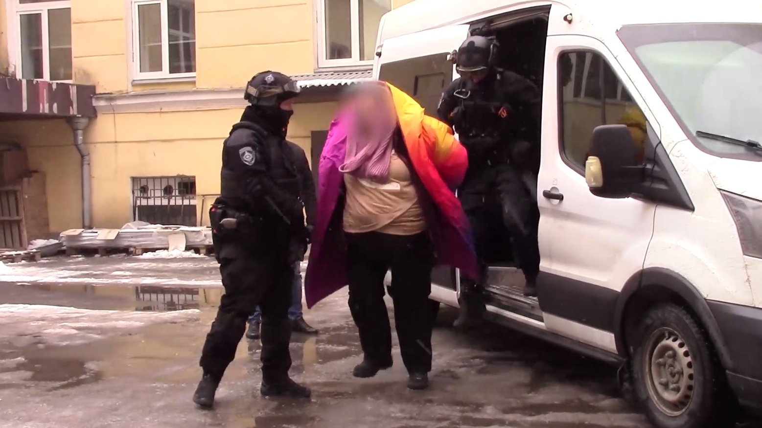 ФСБ задержали москвичку за то, что она перечисляла деньги ВСУ