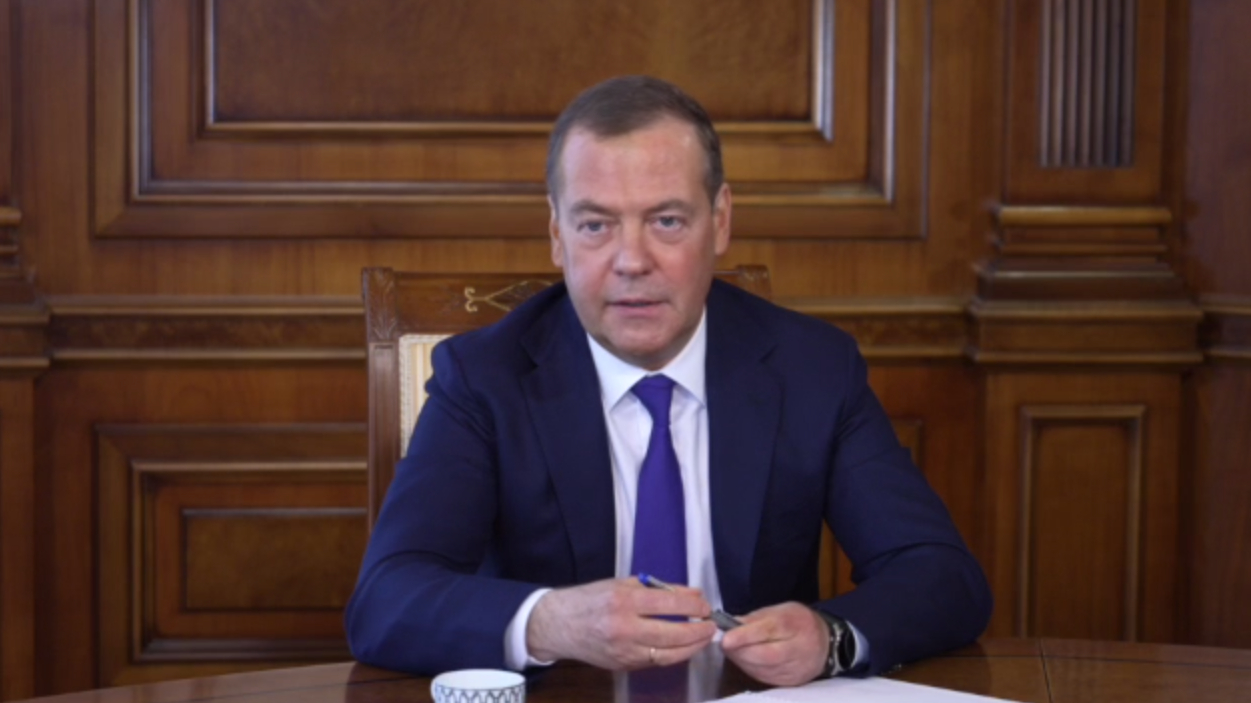 Медведев: перед началом российско-украинских переговоров о мире нужно заставить врага молить о пощаде