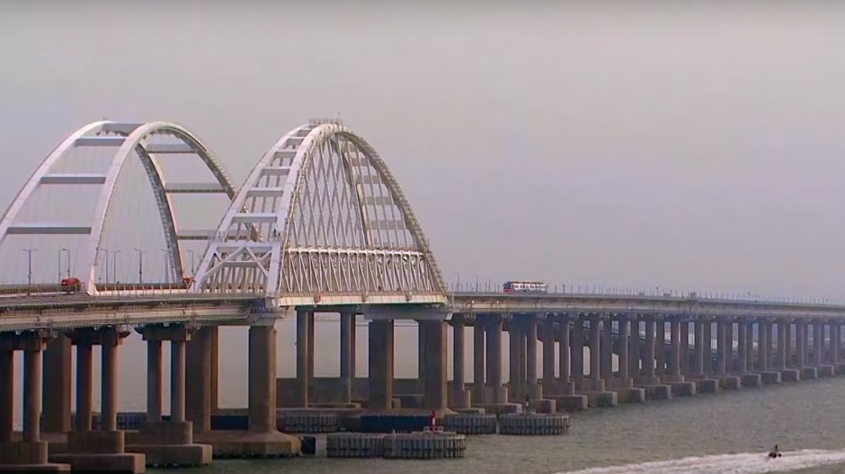 Пробка перед Крымским мостом сократилась на километр