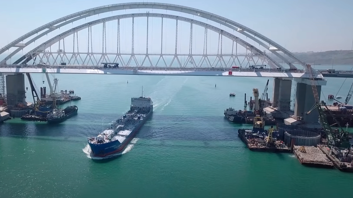 Представитель ВМС Украины пригрозил уничтожить Крымский мост, когда потребуется