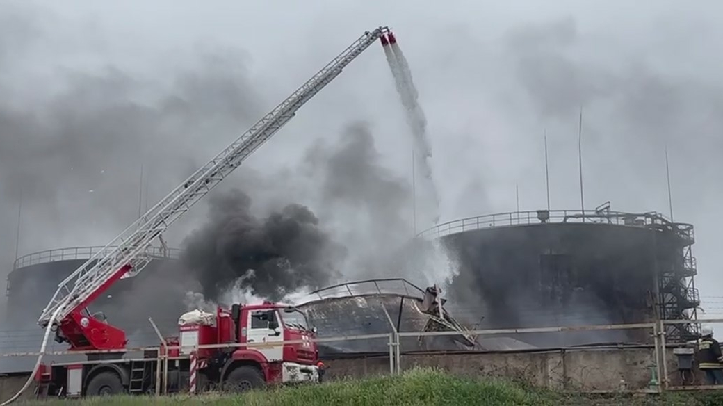 Пожар на нефтебазе в Севастополе удалось ликвидировать