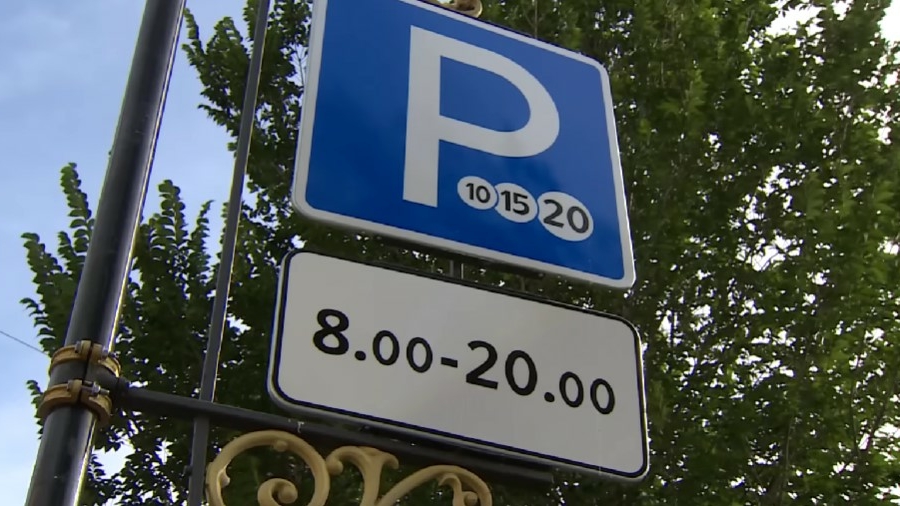 В Василеостровском районе Петербурга запретят парковку на 30 улицах