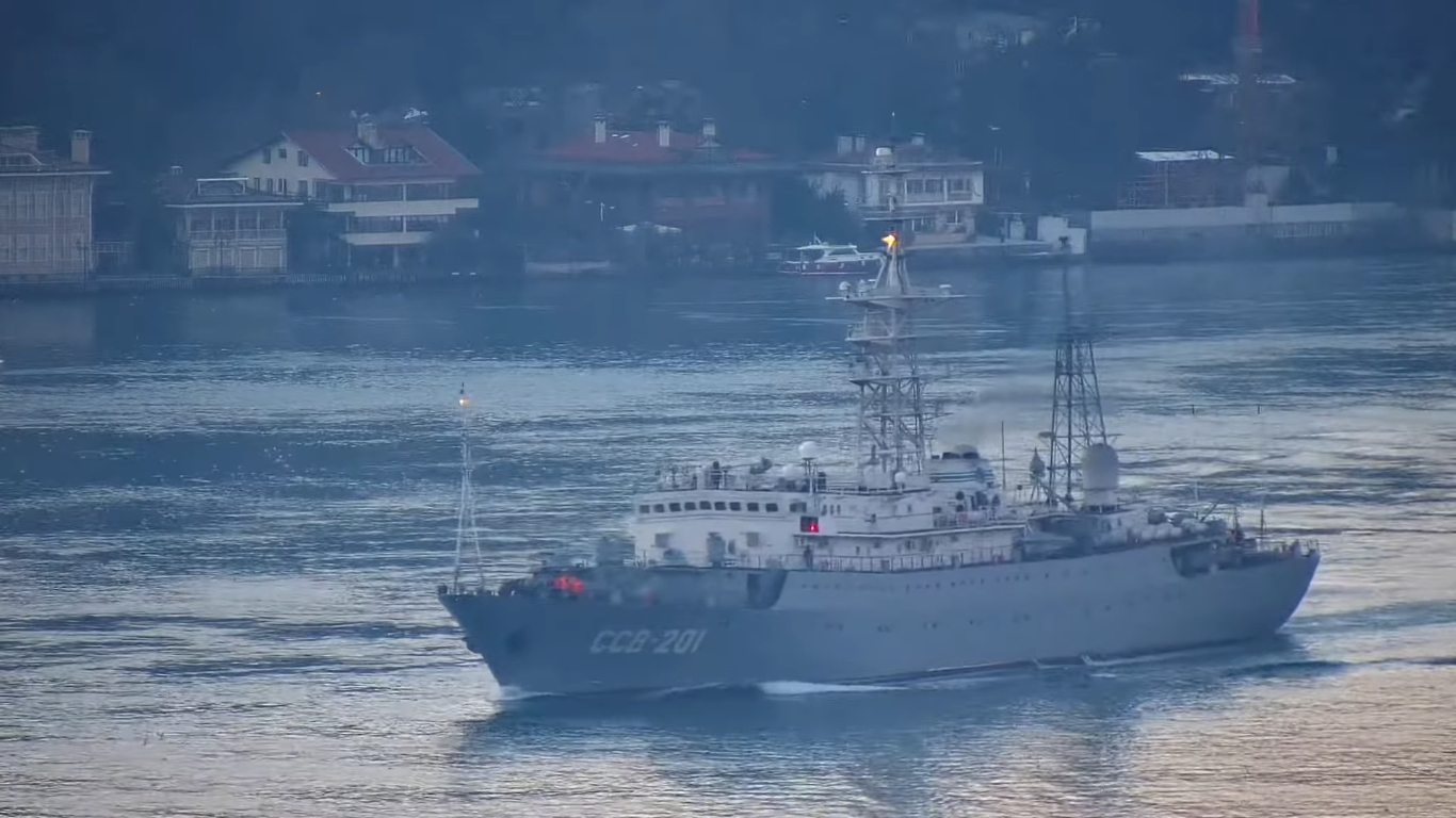 ВСУ вновь атаковали корабль Черноморского флота с помощью беспилотных катеров