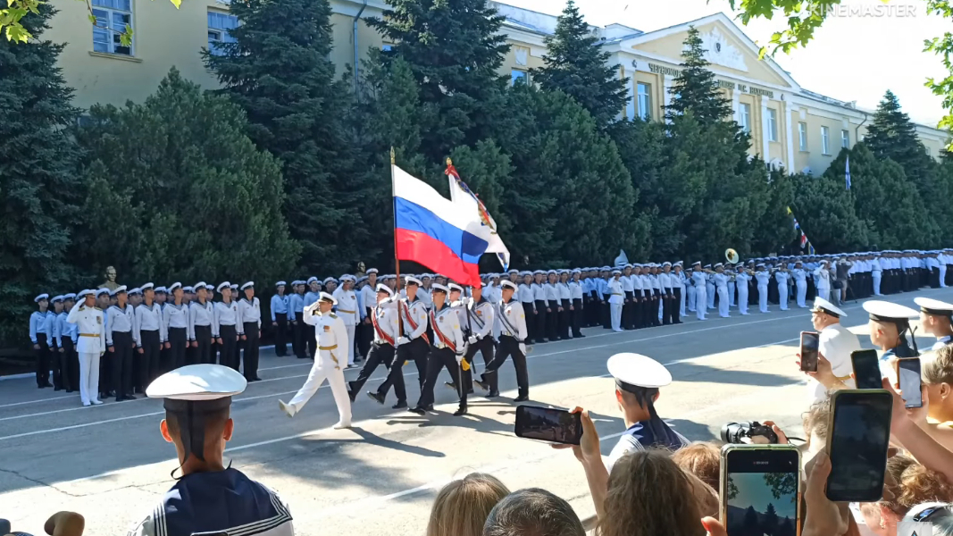 Выпускники нахимовского училища в Севастополе получили дипломы, погоны и кортики