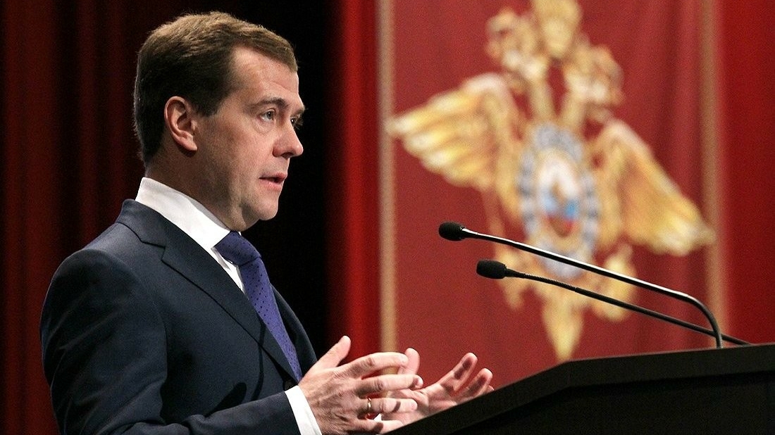 Медведев пригрозил ударом по будущему немецкому заводу по производству танков, который строят на Украине