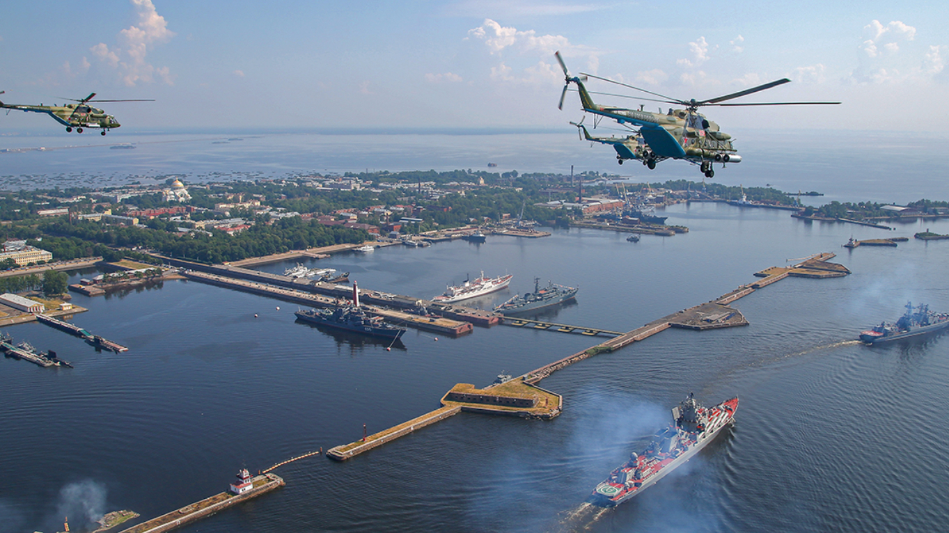 Парад и салют в честь дня ВМФ проведут в Петербурге 30 июля по поручению Путина