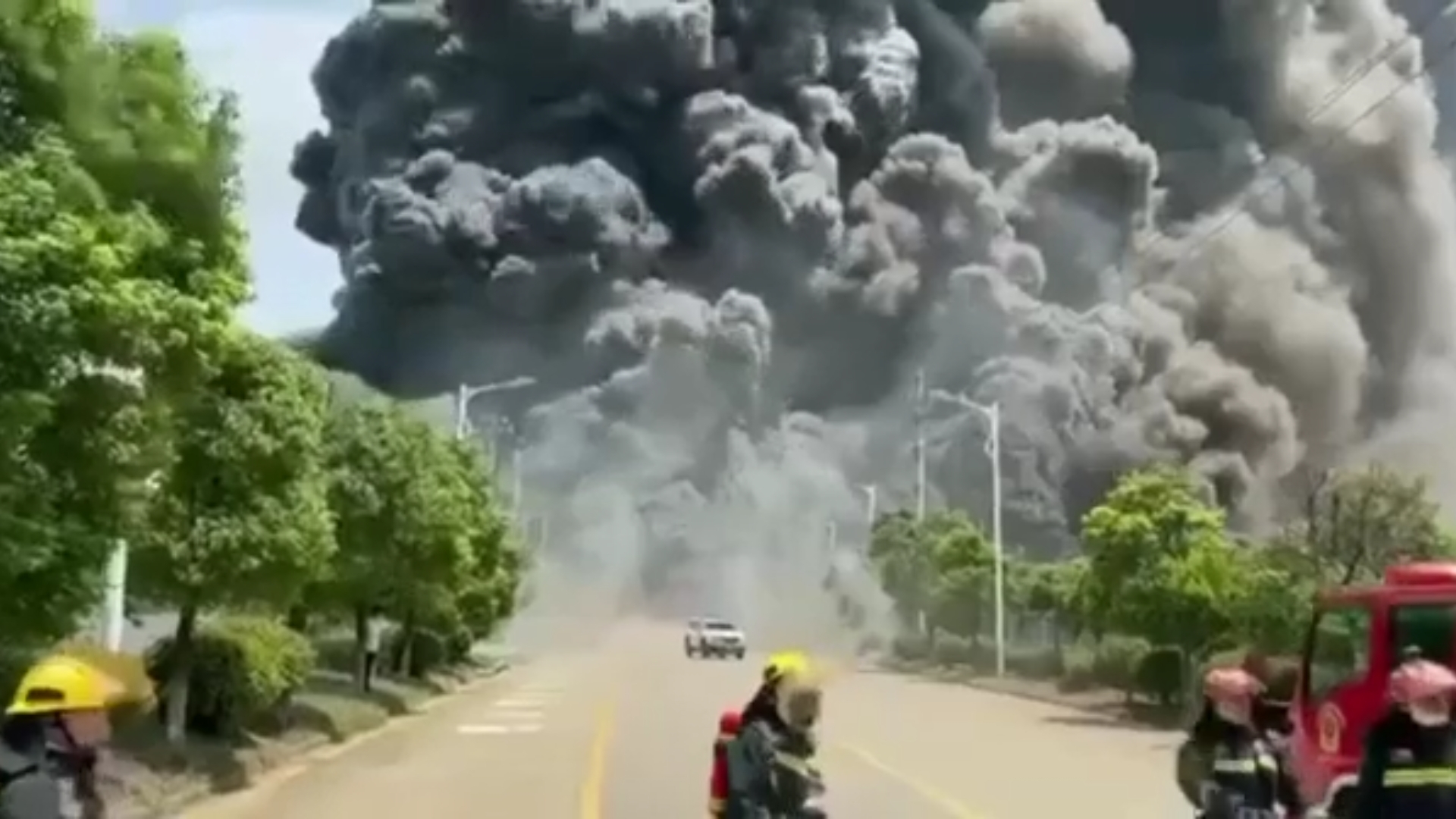 СМИ: неизвестно, сколько человек находилось на химзаводе в Китае во время взрыва