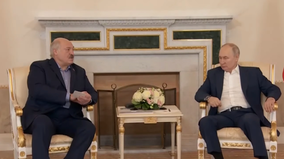 Лукашенко направился в Россию, чтобы переговорить с Путиным