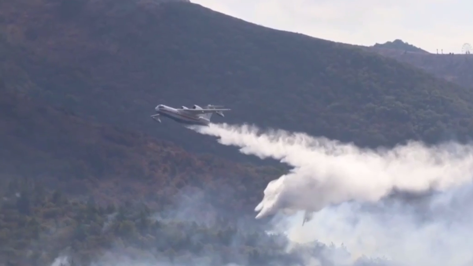 Пожар в Геленджике удалось потушить силами более 500 огнеборцев и авиации