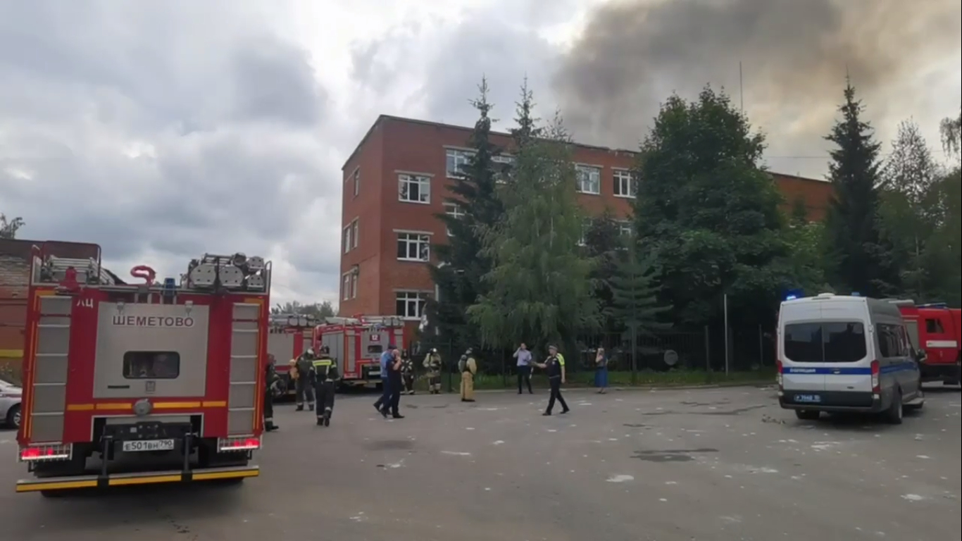 Результаты утренних взрывов в Дагестане и Подмосковье: в Махачкале госпитализировано двое, из-за детонации на складе пиротехники в Сергиевом Посаде есть пострадавшие