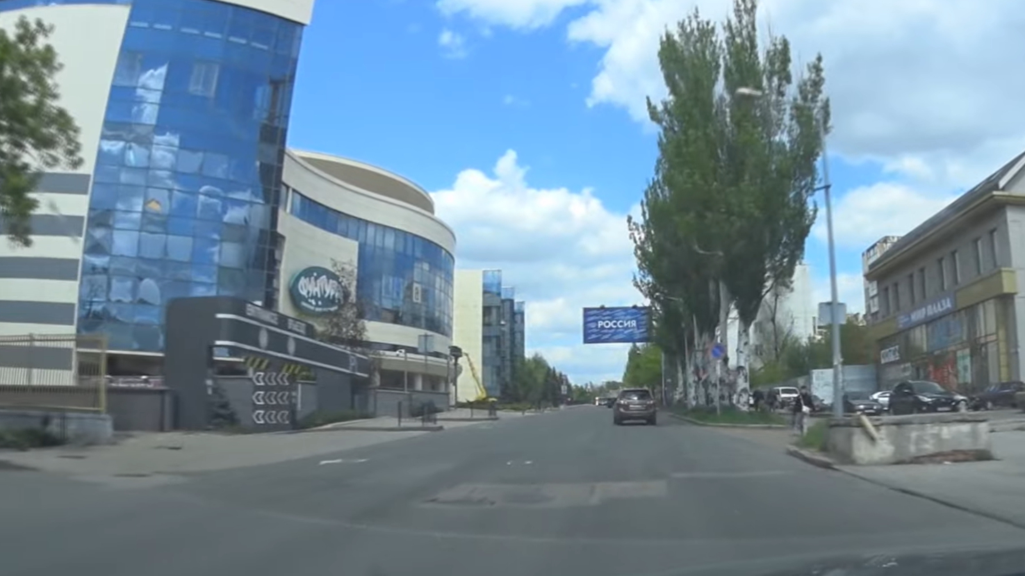 Массированный удар по центру Донецка в час-пик унёс жизнь 6-летней девочки