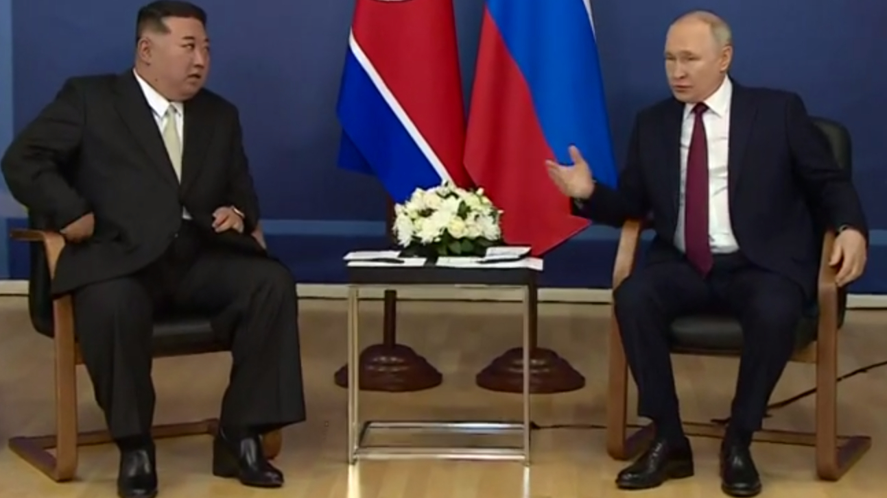Путин подарил Ким Чен Ыну перчатку от космического скафандра на космодроме Восточный