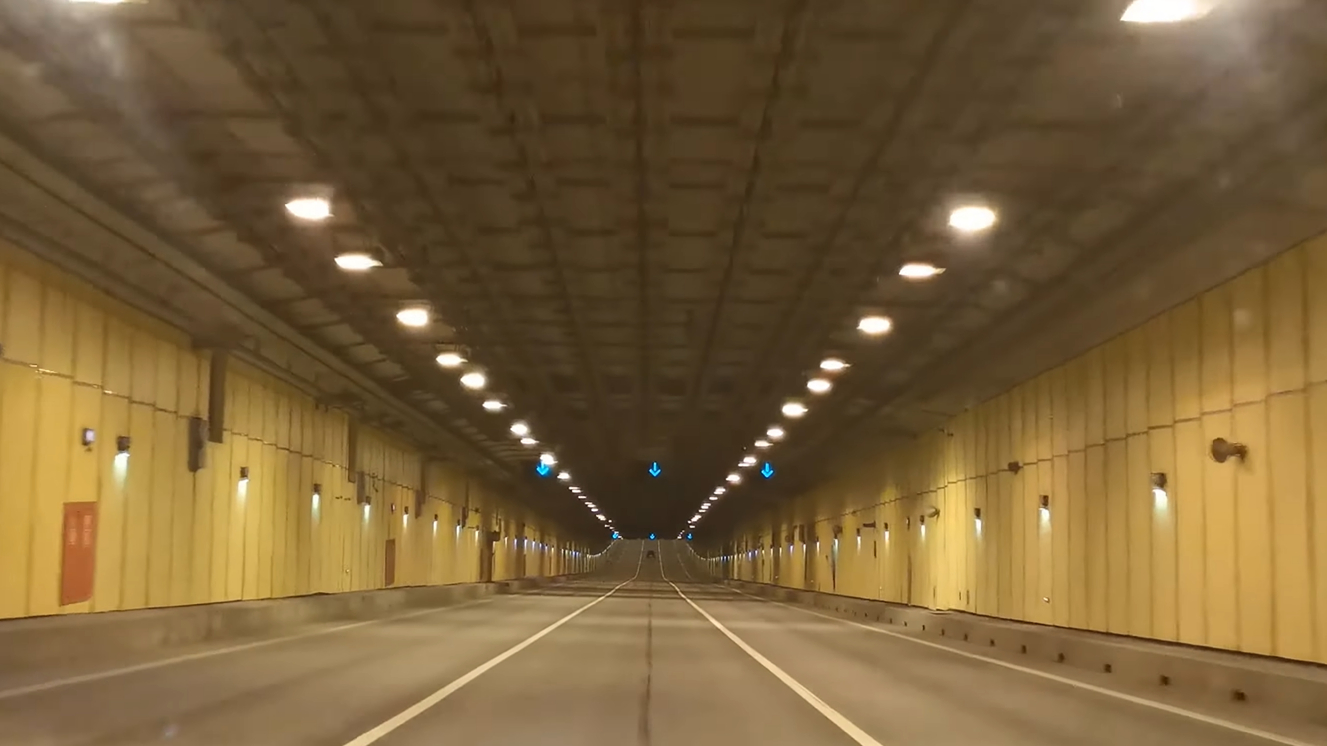 В Санкт-Петербурге транспортное движение в тоннеле дамбы ограничено до 20 октября