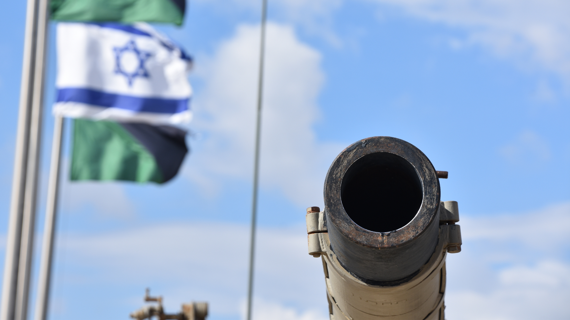 Армия обороны Израиля вернула под контроль города на границе с сектором Газа