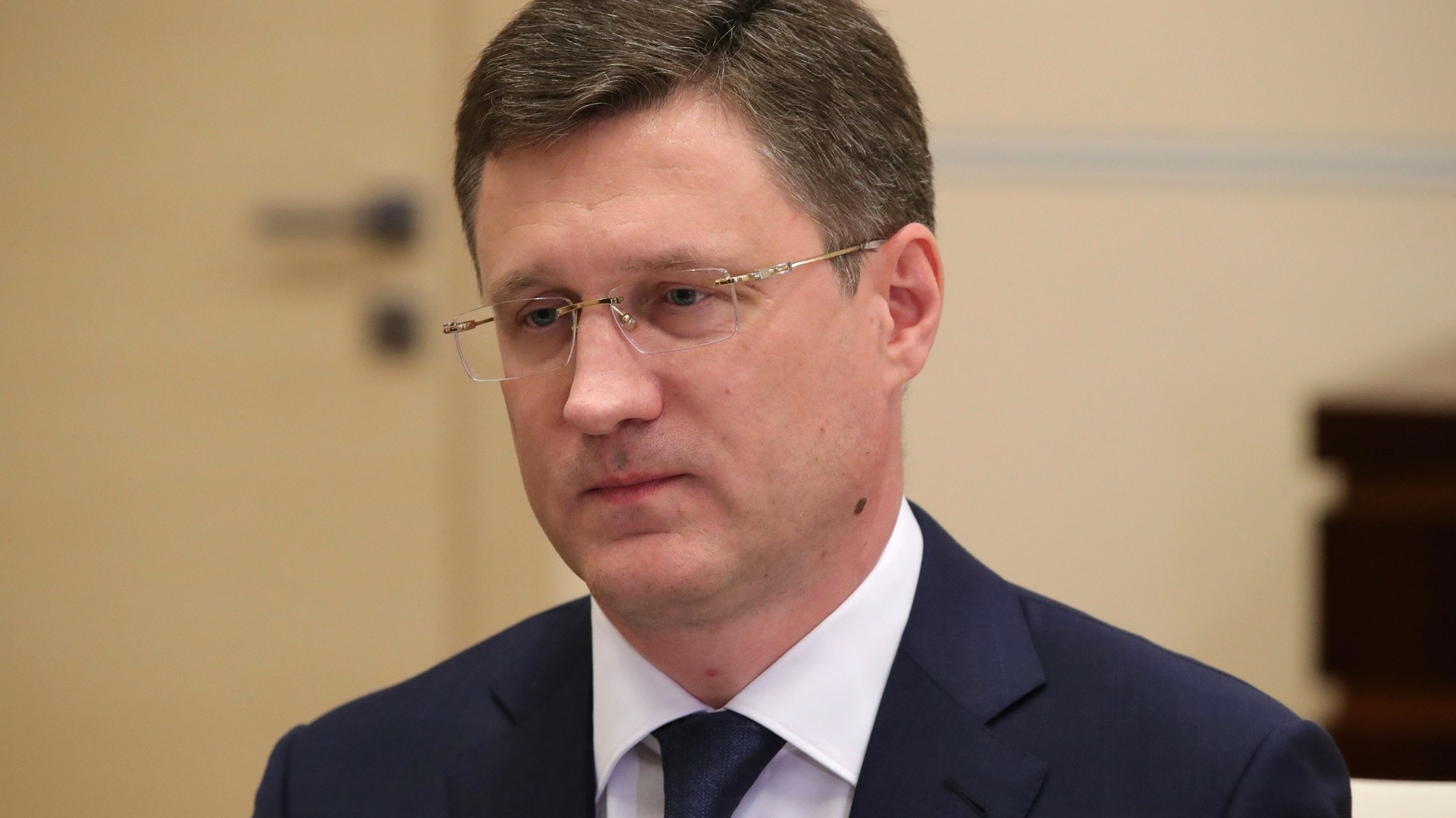 Новак отметил, что РФ может снять ограничения на экспорт топлива при появлении излишков