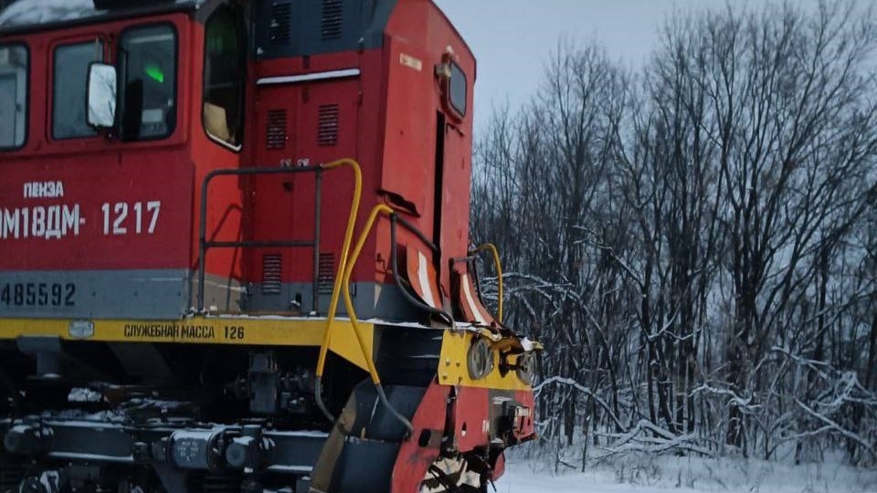 Тепловоз протаранил пассажирский поезд в Ульяновской области, пострадали 25 человек