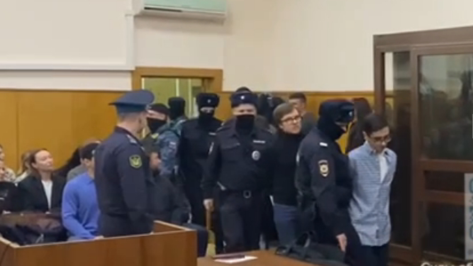 Суд дал 7 и 7,5 лет экс-сотрудникам Собчак по делу о вымогательстве у Чемезова