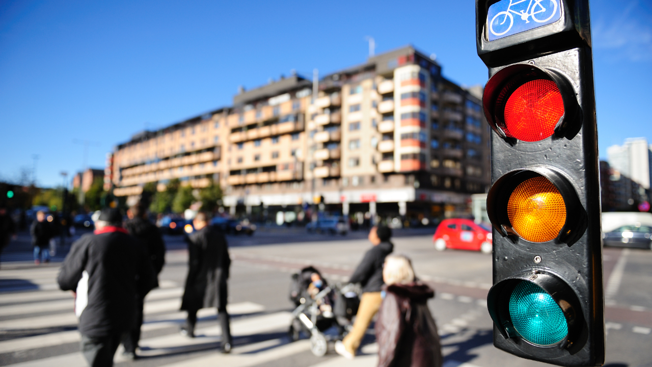 Бишкек вкладывает средства в «умные» светофоры для безопасности движения