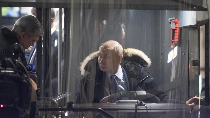 В Челябинске президенту показали троллейбус и электропоезда местного производства