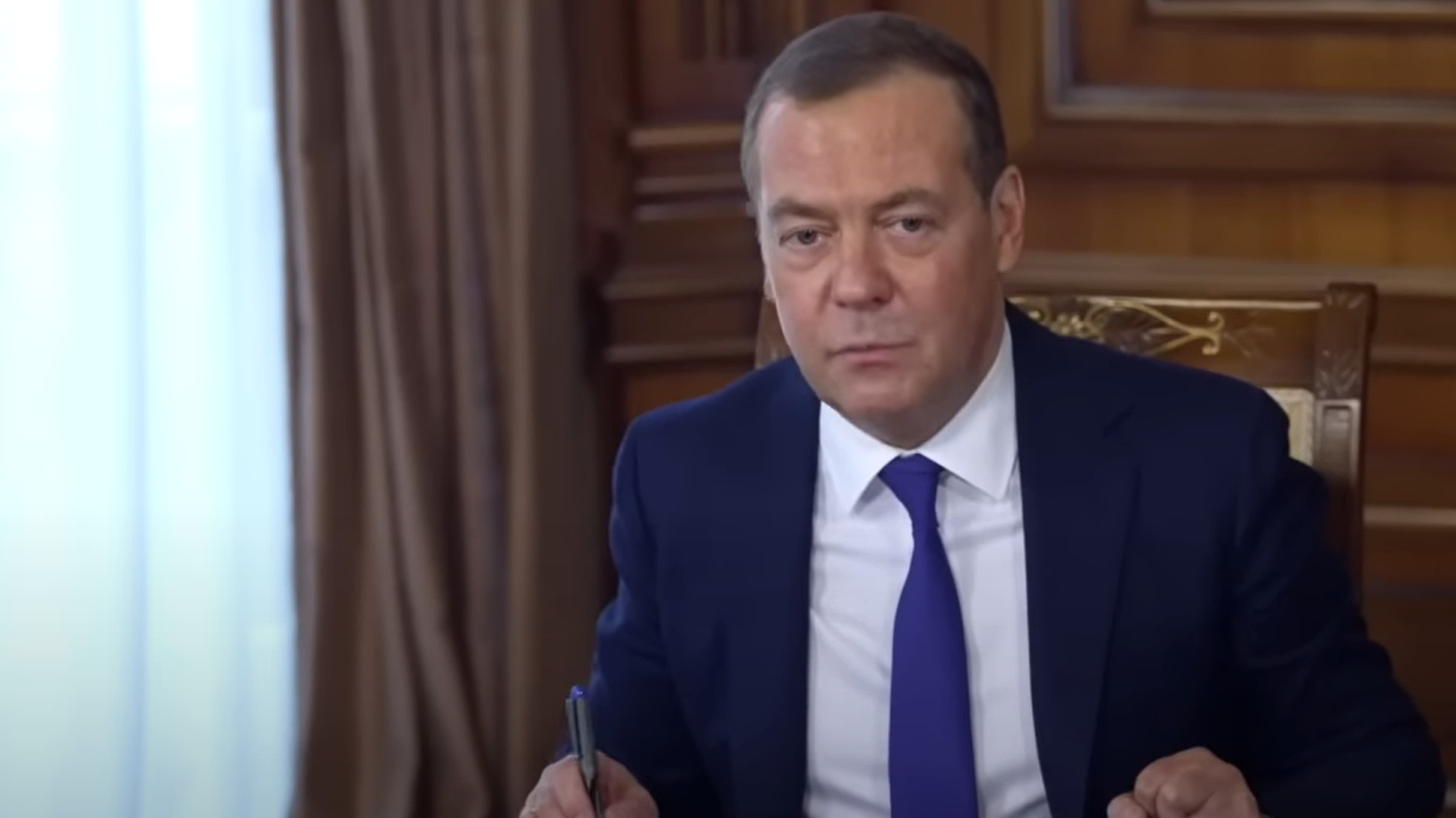 Медведев опроверг удар по кортежу Зеленского: «Была бы цель поставлена – попали бы»