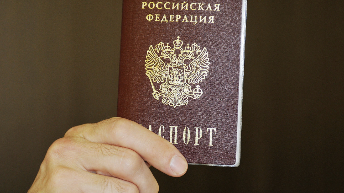 Жительница Авдеевки получила паспорт России