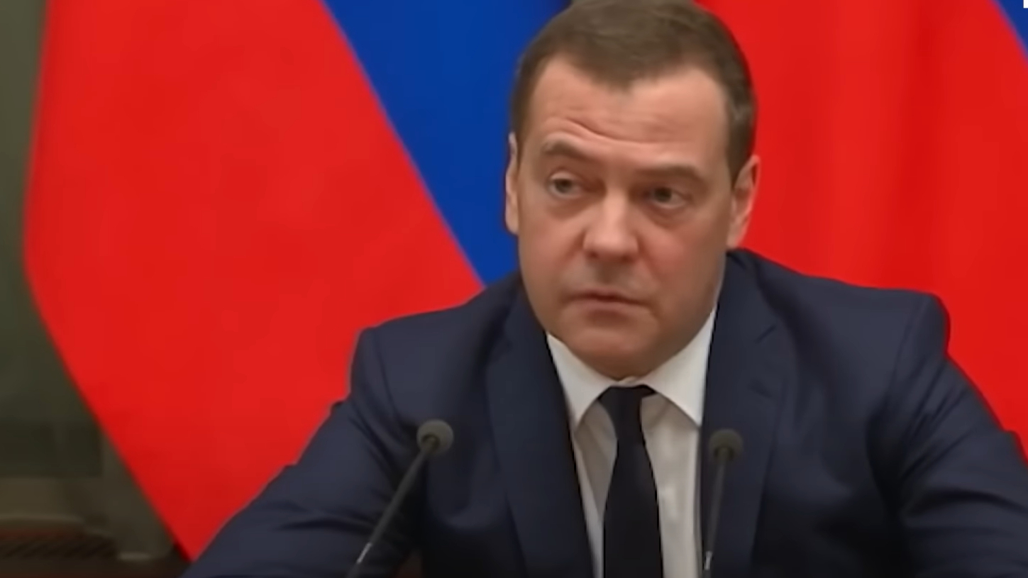Медведев предложил конфисковать имущество инвесторов в России в ответ на действия США
