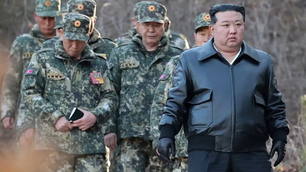 Ким Чен Ын сел за танк поддержав развитие корейской военной техники