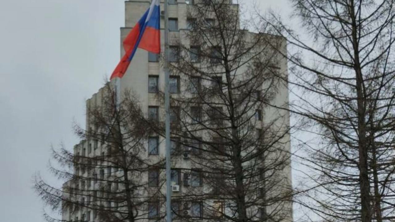 В Вологодской области приспустили государственные флаги в память о жертвах теракта