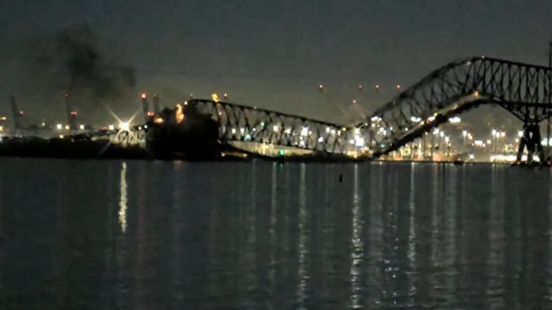 Мост в американском штате Мэриленд обрушился после столкновения с судном
