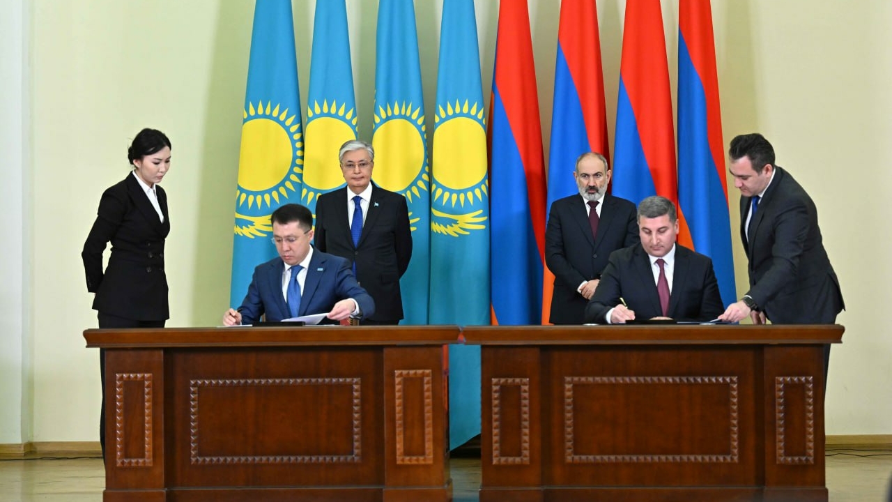 Токаев и Пашинян подписали меморандумы о сотрудничестве и побратимских отношениях