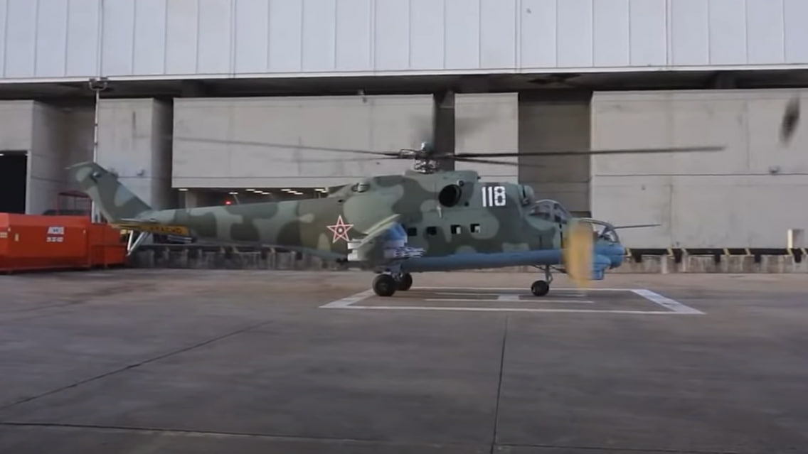 Экипаж не пострадал при жесткой посадке вертолета Ми-24 в Абхазии