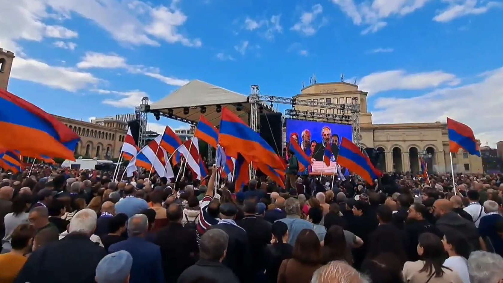 Армянская церковь возглавила оппозицию, открыто вмешавшись в политический кризис