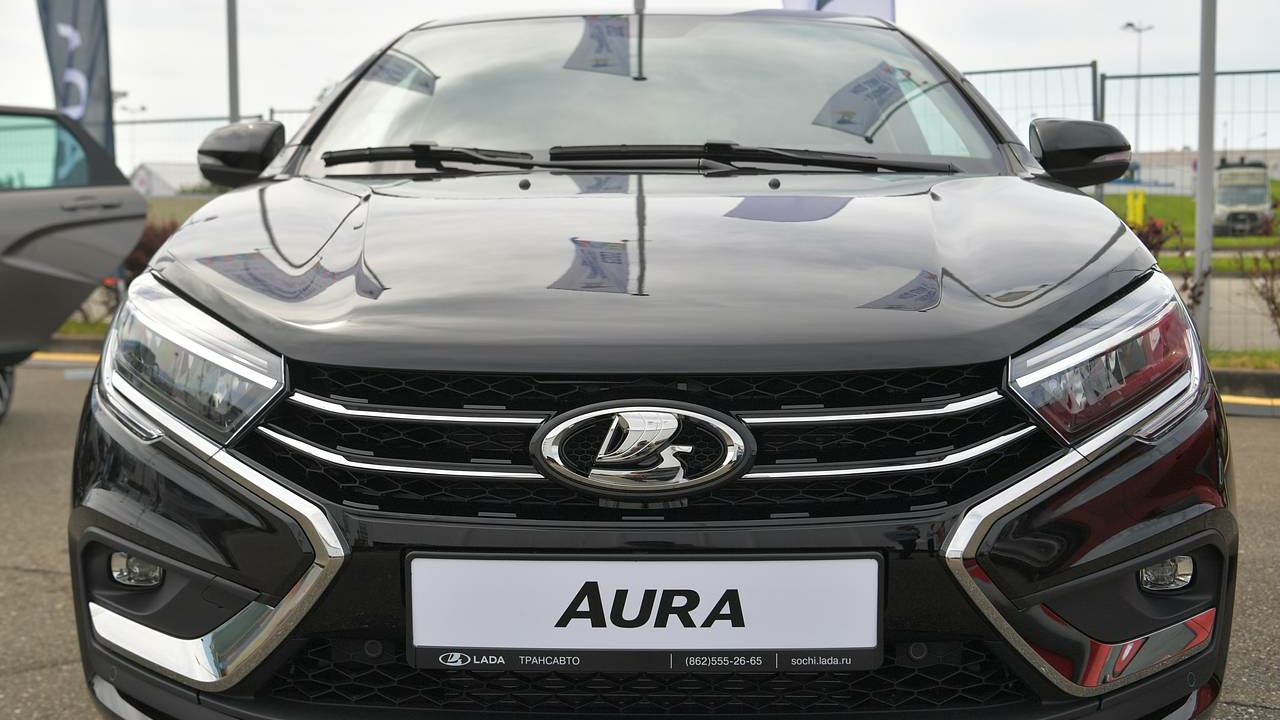 АвтоВАЗ начал выпуск новой версии седана Aura для госструктур