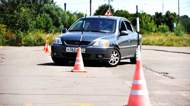 Обучение в автошколах Петербурга выросло в два раза