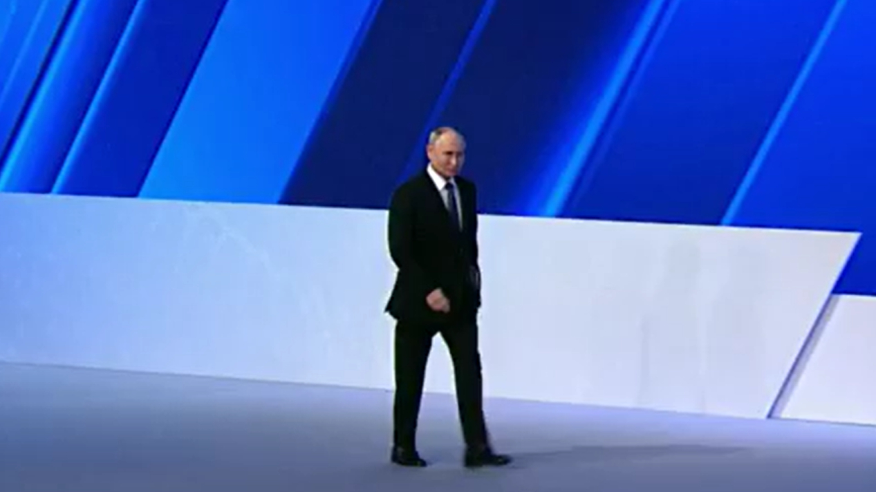 Путин: армия России продвигается квадратными километрами