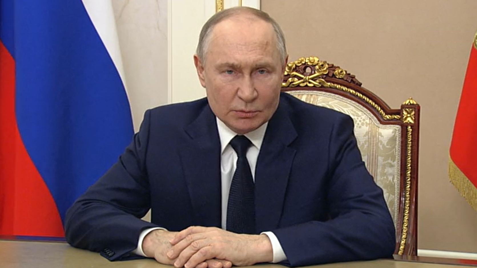 Путин пообещал оснастить армию и флот современным оружием и техникой