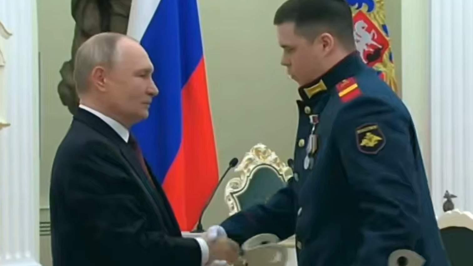 Путин вручил «Золотые звёзды» Героев России за подвиги на передовой