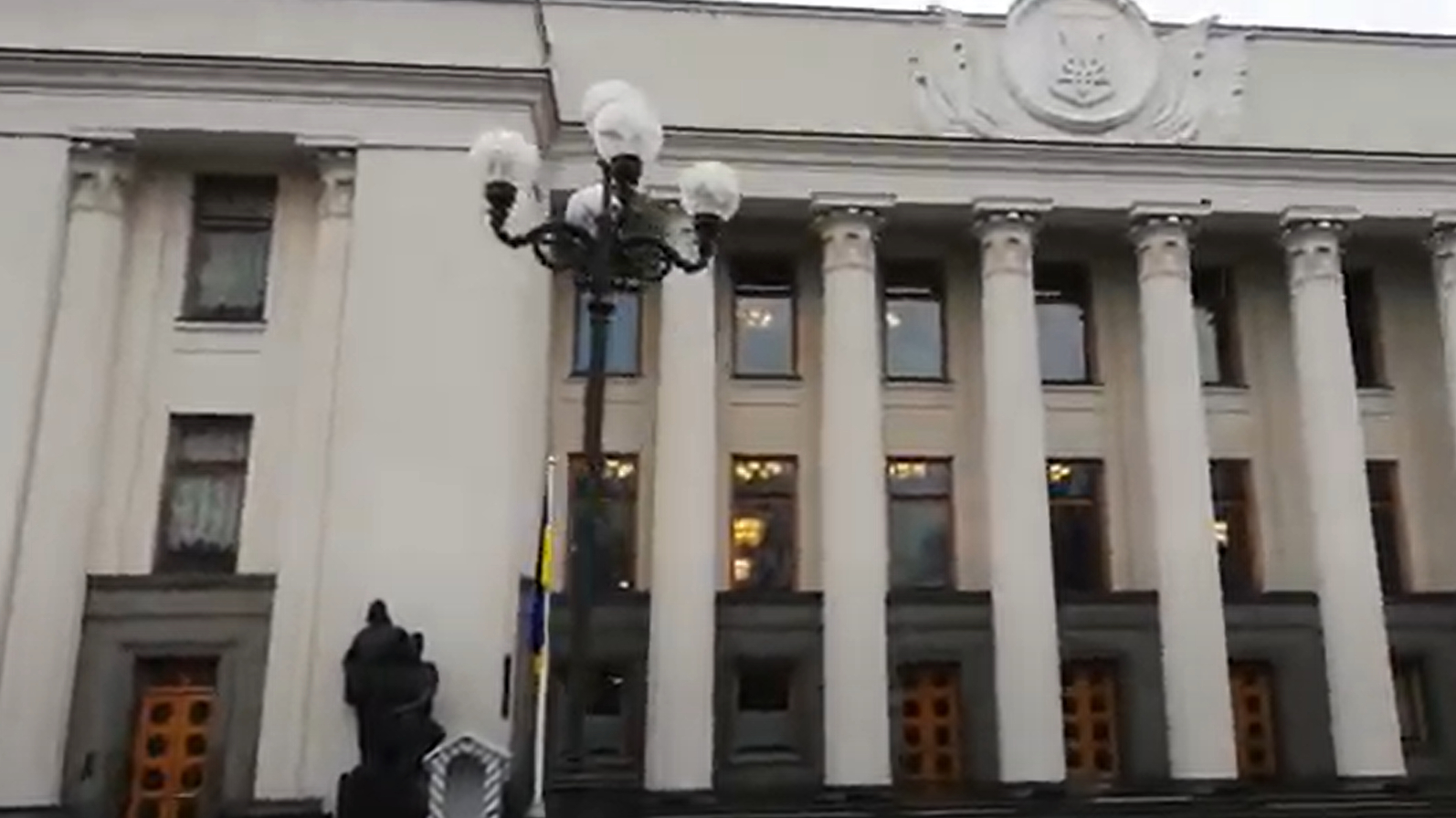 В обход Зеленского Верховная рада умоляет Трампа не бросать Украину