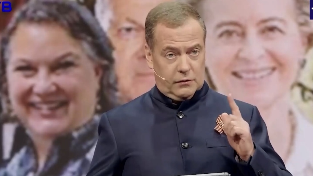Медведев: англосаксонская тусовка привела мир на грань катастрофы