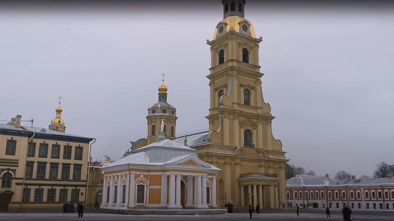 100 моделей ракет поднялись в небо над Санкт-Петербургом