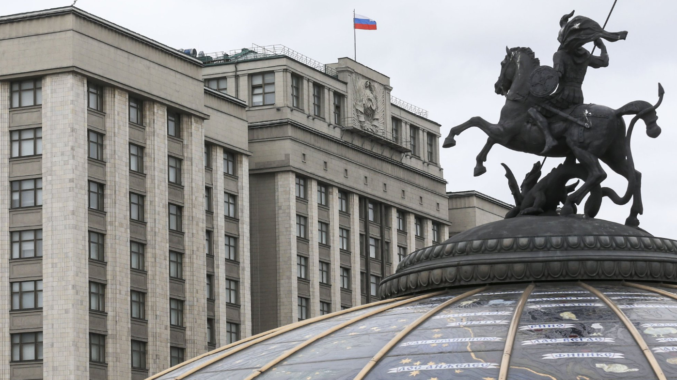 Госдума одобрила закон о приоритете кириллицы в названиях и вывесках
