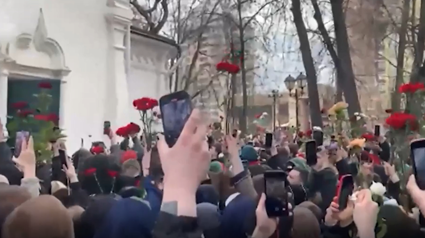 Москва прощается с Пашей Техником, фанаты устроили трогательный флешмоб
