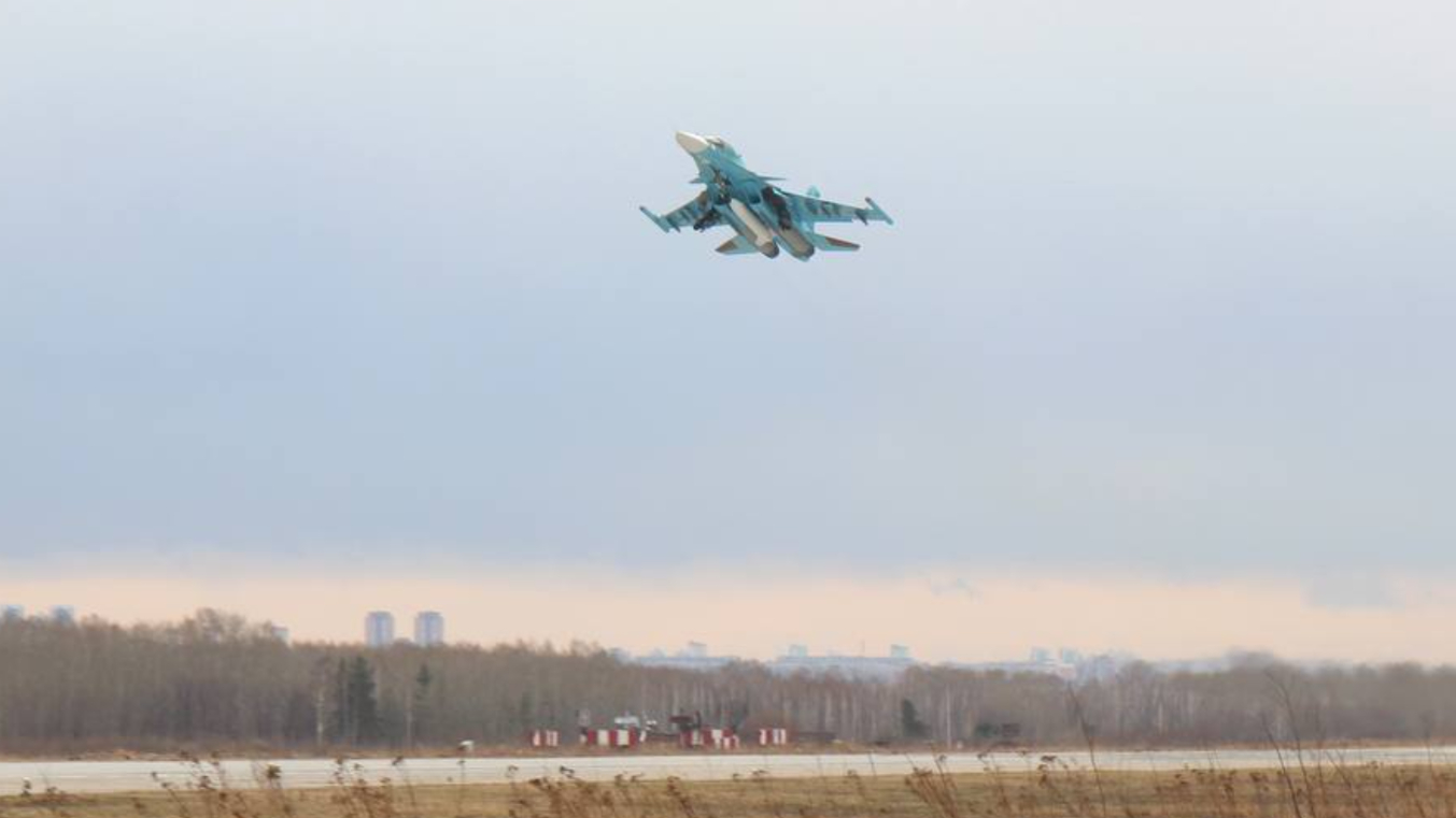 Армия ВС РФ получила новую партию боевых «селезней» Су-34