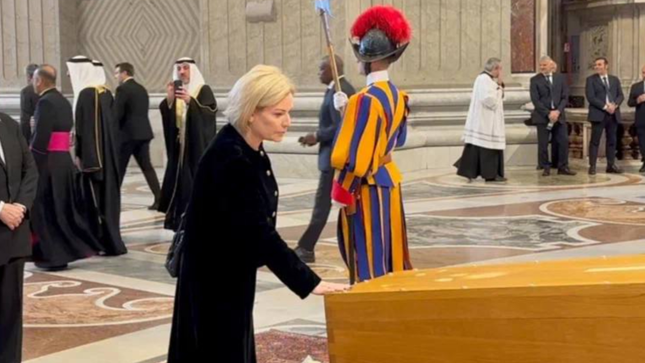 Любимова поделилась деталями с похорон папы Римского
