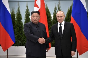 Путин и Медведев поздравили Ким Чен Ына с годовщиной освобождения