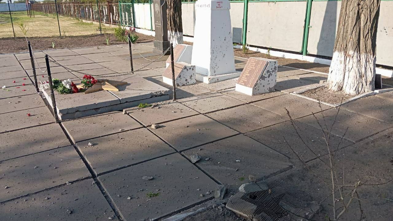 ВСУ разрушили памятник героям ВОВ в Херсонской области